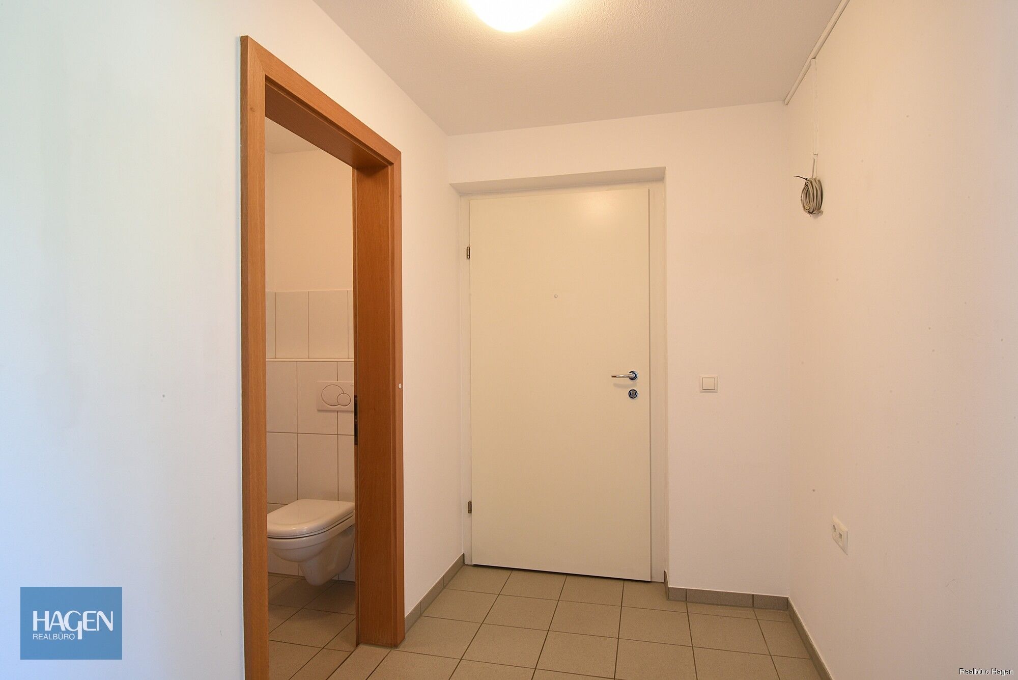 Eingang und Toilette