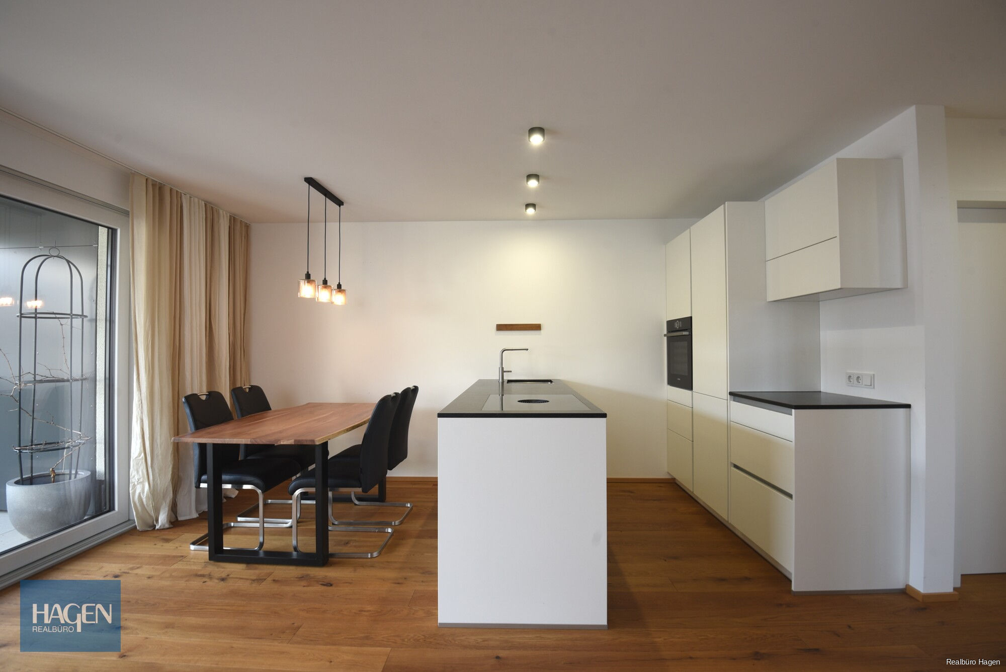 K&uuml;che und Essbereich