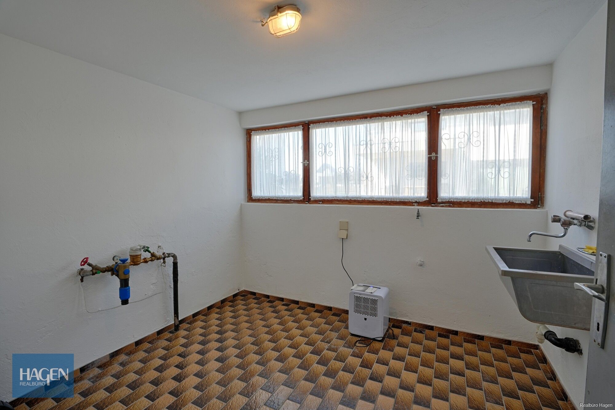 Wasch&uuml;che Keller