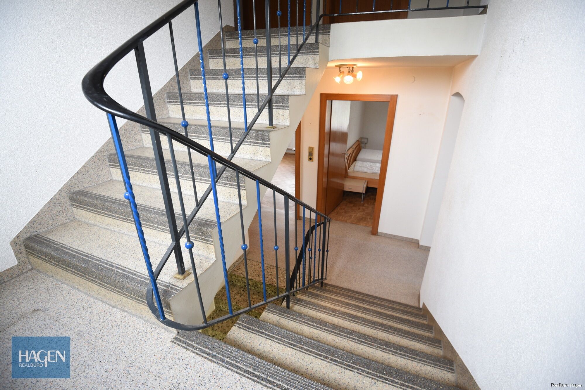 Stiege ins OG